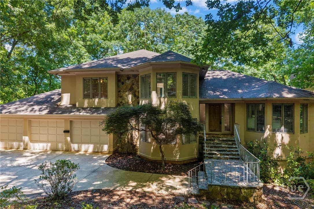 825 Riverbend Parkway - Photo 1