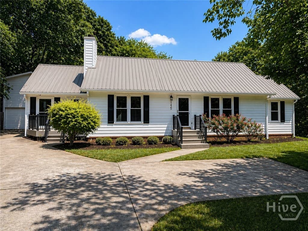 145 Pettits Lane - Photo 1