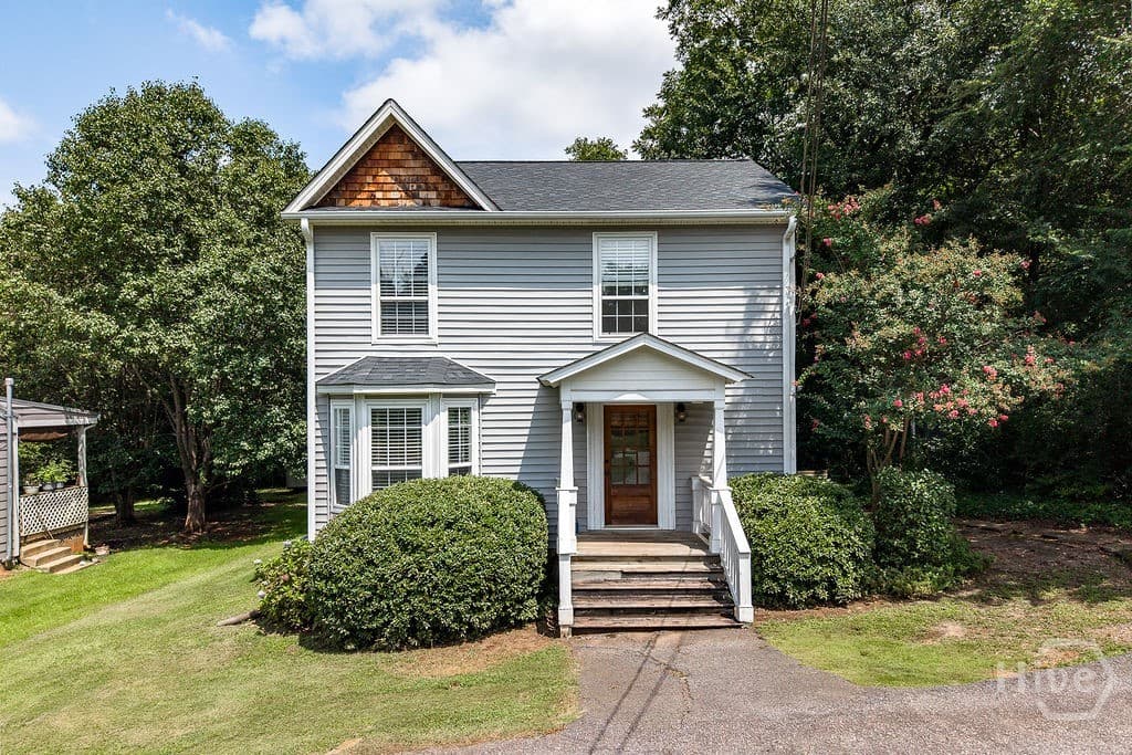 560 Sunset Drive - Photo 1
