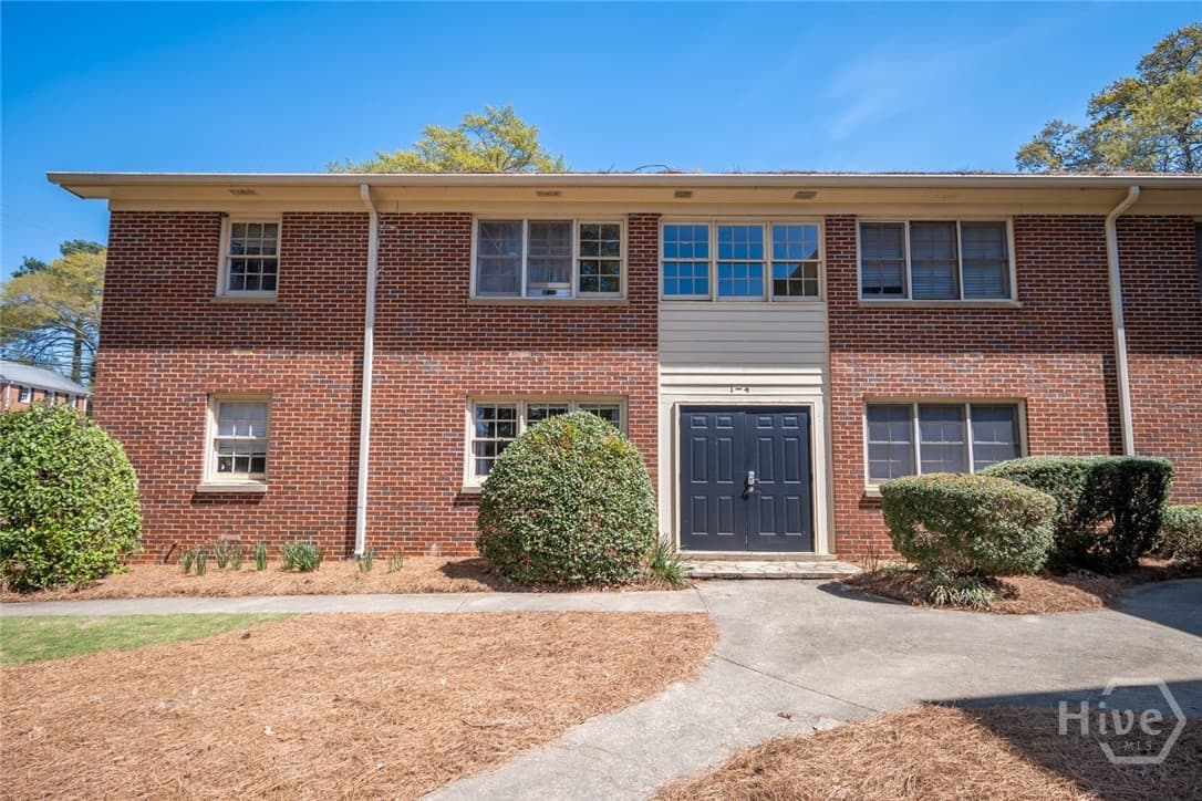 935 Baxter Street 1 - Photo 1