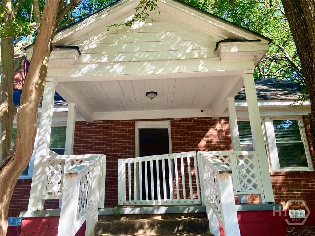 1340 W Hancock Avenue