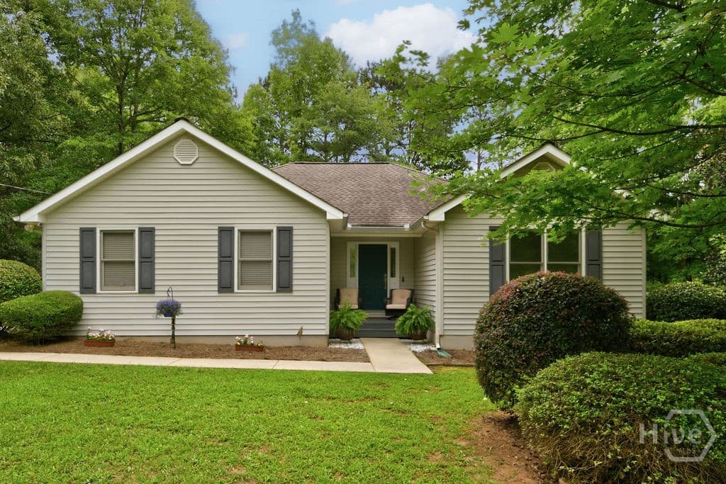140 Wendy Lane - Photo 1