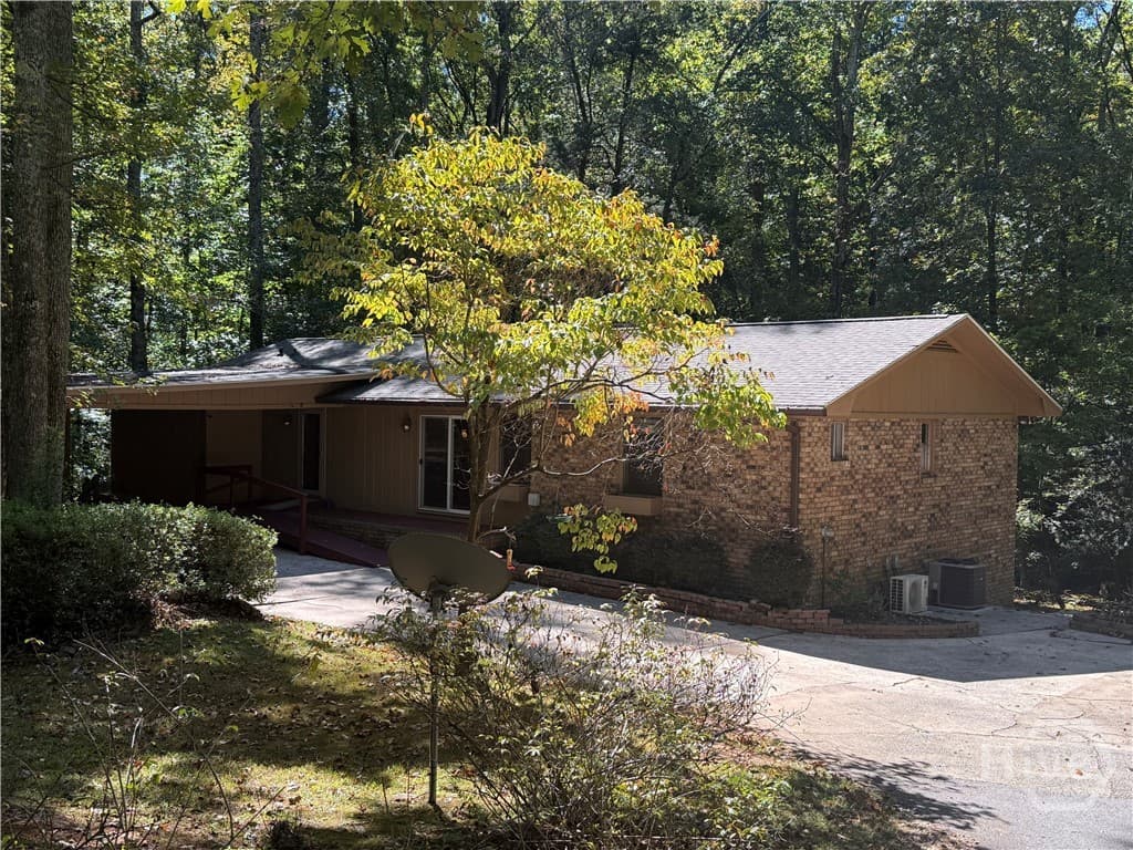 650 Woodside Road - Photo 1