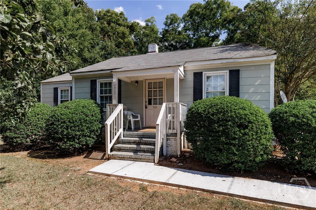 435 Clover Street - Photo 1