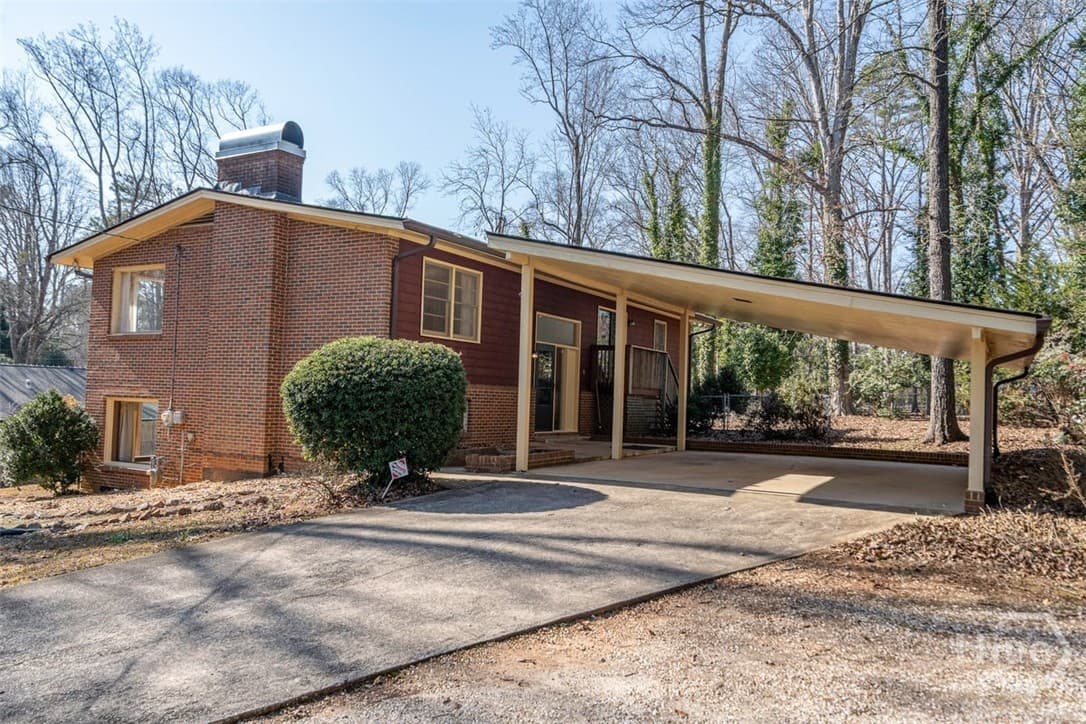625 Forest Road - Photo 1