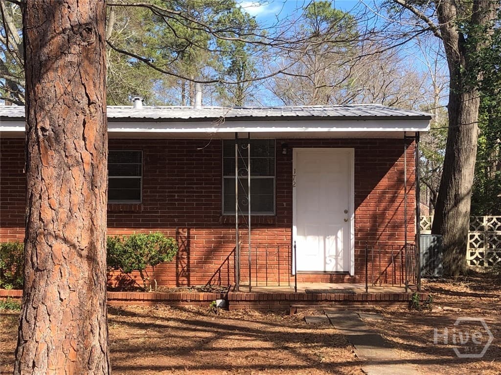 172 Hart - Photo 1