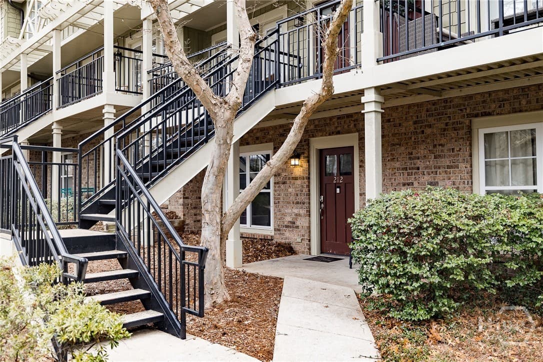 660 Barnett Shoals Road 212 - Photo 1
