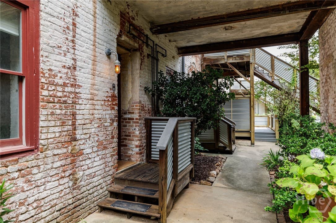 585 White Circle 5 - Photo 1