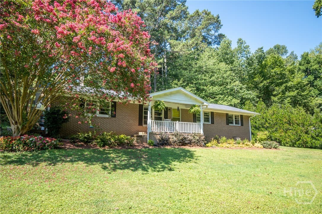 192 Brownwood Drive - Photo 1