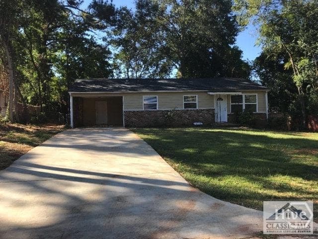 131 Pineview Drive - Photo 1
