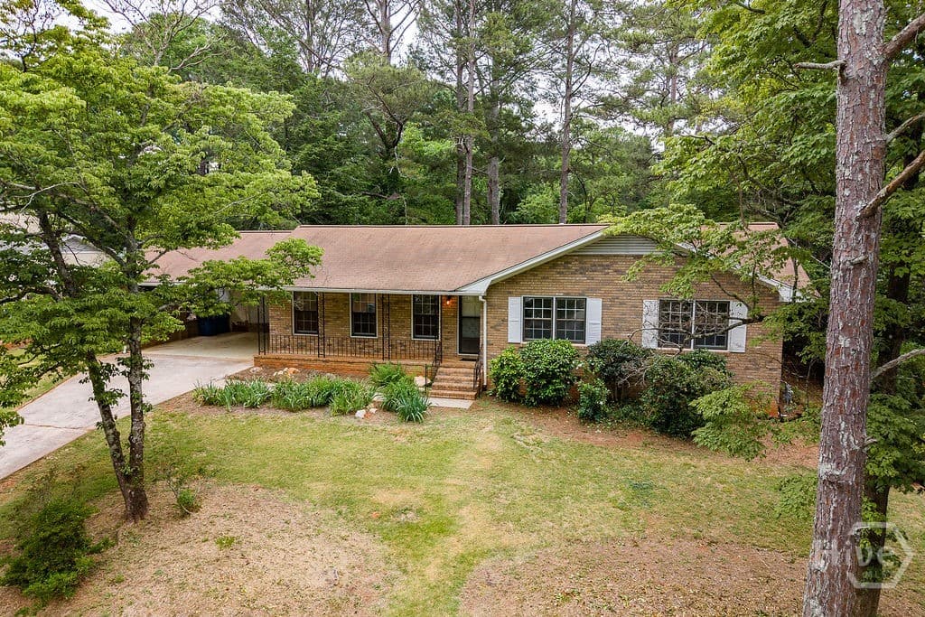 265 University Circle - Photo 1