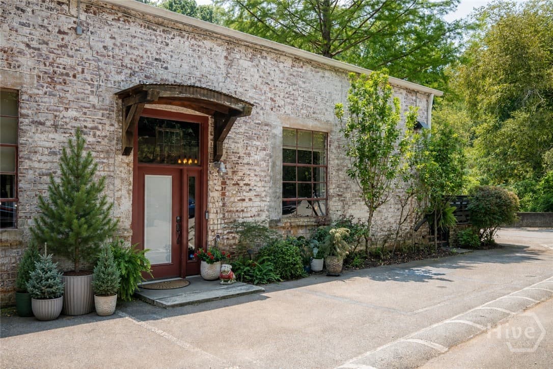 585 White Circle 32 - Photo 1