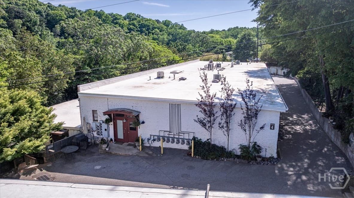 585 White Circle 402 - Photo 1