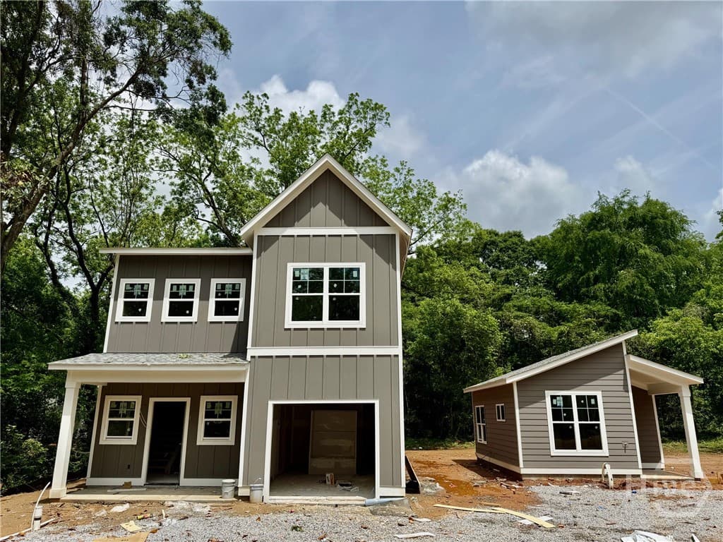 1447 E Broad - Photo 1