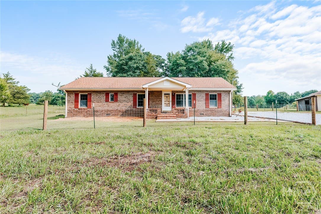 621 Elberton Road - Photo 1
