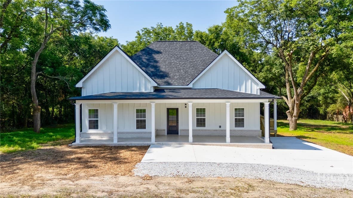 540 Sunset Avenue - Photo 1