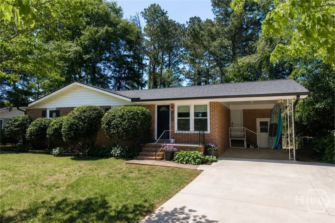 145 Pineview Drive - Photo 1