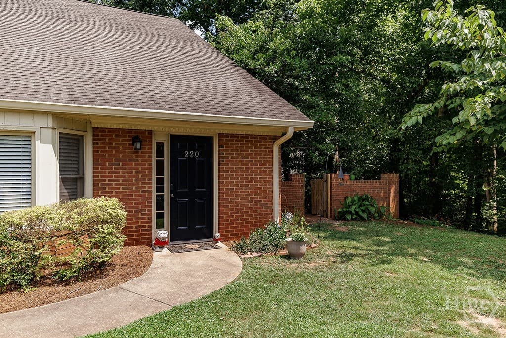 220 Eaglewood Court - Photo 1