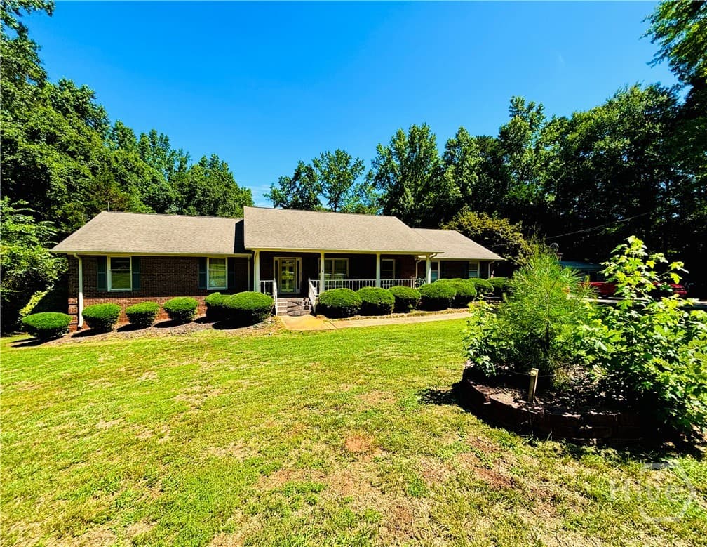 110 Saxon Woods Drive - Photo 1