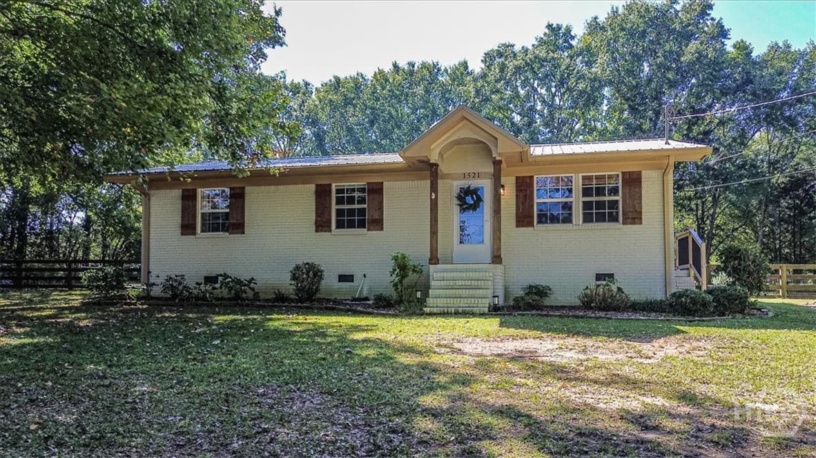 1521 Aiken Road - Photo 1
