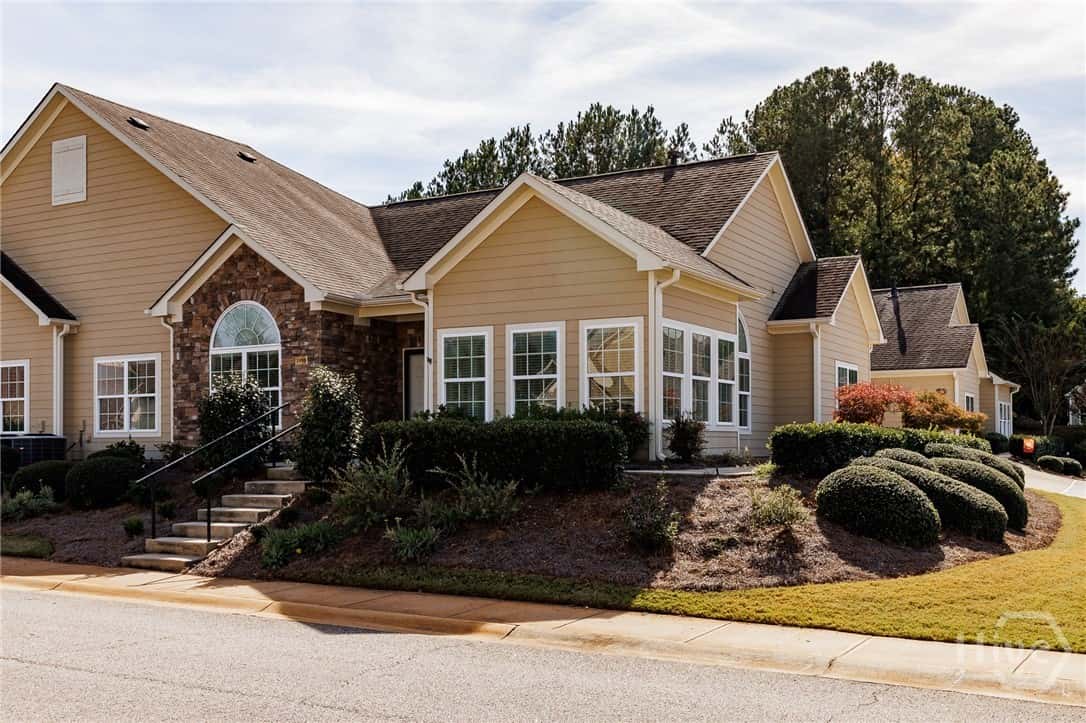 2098 Orchard Circle