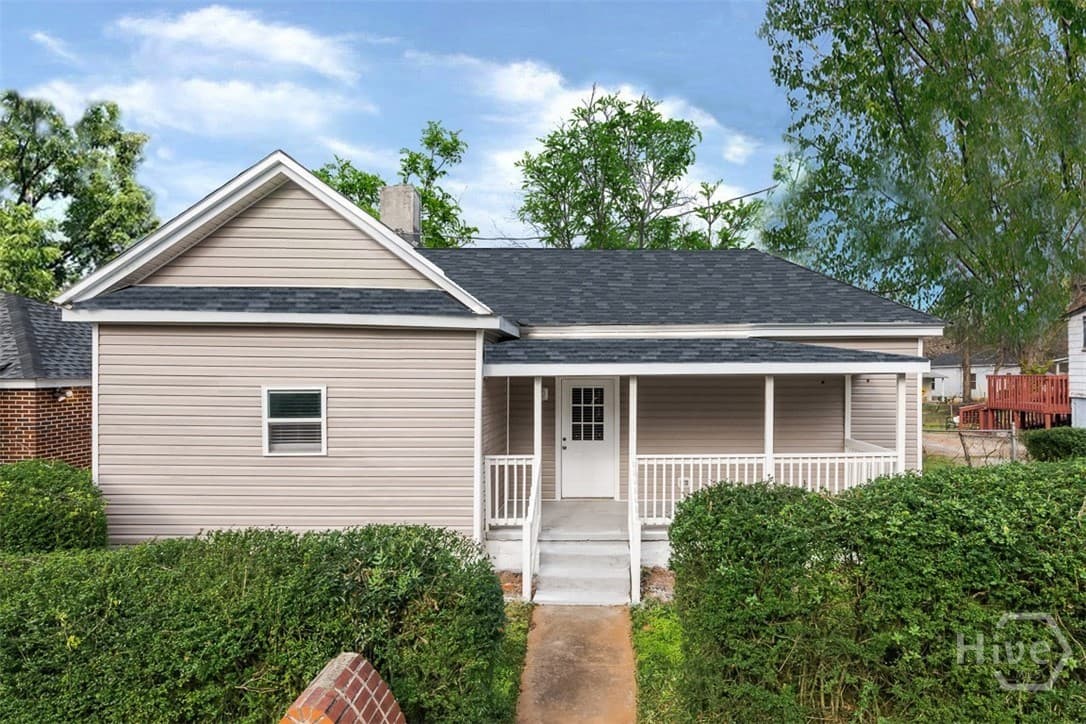 1370 W Hancock Avenue - Photo 1